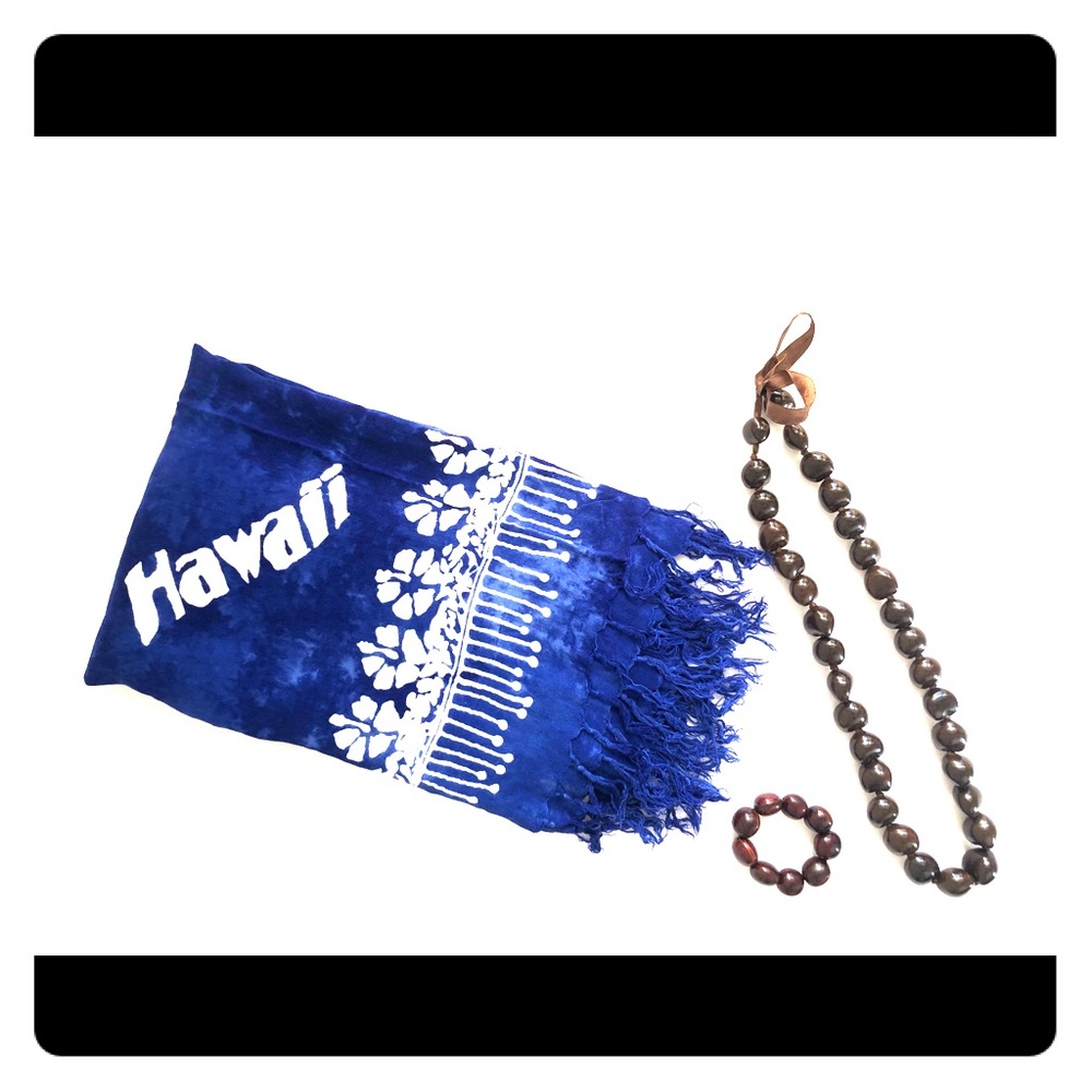 Beach/pool sarong with accessories